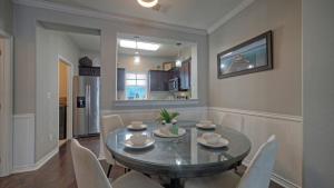 Gallery image of Stylish Condo w Pool Spa Access Wak to Beach Beach Breeze by AvantStay in Port Aransas +37 photos