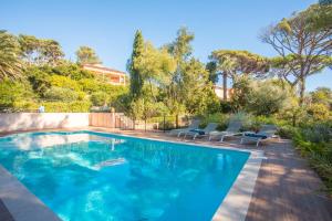 Πισίνα στο ή κοντά στο Villa Chantegrive