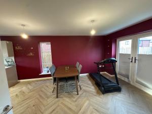 Galería fotográfica de Beautiful 3BRHome Serene Stay Perfect for Family and Contractors en Castleton