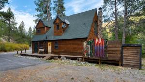 a wooden house with a fence in front of it at Riversong Lodge by AvantStay Sauna Hot Tub On The Truckee River in Truckee