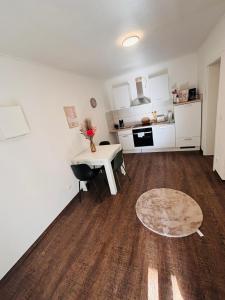 Kuchyň nebo kuchyňský kout v ubytování Modernes Apartment No 4 im Emsquartier