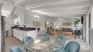 Η κουζίνα ή μικρή κουζίνα στο West Valley by AvantStay Large Yard w Pool