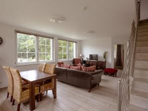 a living room with a couch and a table at Pferdeparadies Calm River Ranch in Wedemark