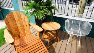 Φωτογραφία από το άλμπουμ του Sleeps 8 4 SoBro Suites w Kitchens Art Walk to Broadway – by AvantStay στο Νάσβιλ