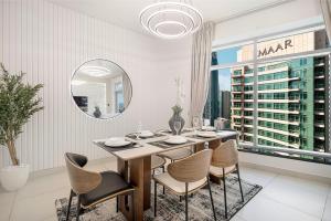 Φωτογραφία από το άλμπουμ του Luxe 2 Bed with Burj View, 5 Min Walk to Dubai Mall, PS5 by Vista Stays Dubai Downtown στο Ντουμπάι