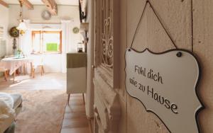 Un pat sau paturi într-o cameră la Ferien Cottage