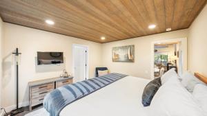 a bedroom with a large bed with a wooden ceiling at Near Ski Beach Hiking Trails Clubhouse Pool Hot Tub Access Juanita Blue by AvantStay in Incline Village +31 photos