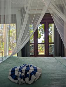Ένα ή περισσότερα κρεβάτια σε δωμάτιο στο Country Cabin Ella +26 φωτογραφίες