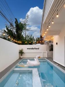 Πισίνα στο ή κοντά στο Wonderland Nest 4 Bedroom Luxury Pool Villa
