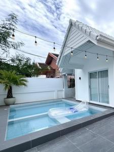 Πισίνα στο ή κοντά στο Wonderland Nest 4 Bedroom Luxury Pool Villa