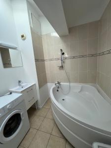 Ένα μπάνιο στο Appartement en duplex 2 chambres à La Réole