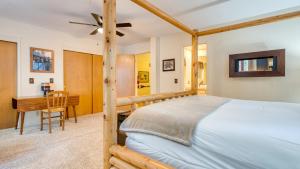 a bedroom with a bed and a desk at Mountain Cabin w Fireplace Balcony Easy Ski Access Bear Americana in Truckee