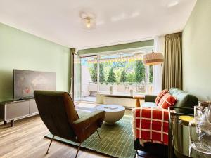 TV a/nebo společenská místnost v ubytování Snug Stays 8 - ruhige Toplage Seeblick Design-Wohnung I 3-Zimmer I zentral