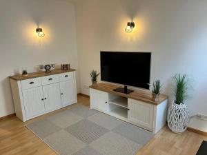 TV a/nebo společenská místnost v ubytování FeWo Nordlicht