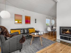 Χώρος καθιστικού στο Holiday Home Allaine - 500m from the sea by Interhome