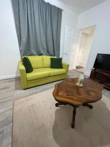 Posezení v ubytování Harbour Haven by Decent Properties