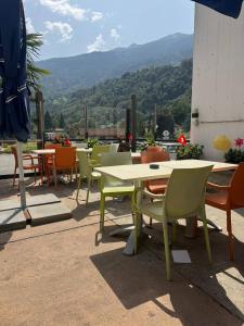 a group of tables and chairs on a patio at Perla Valsole Hotel Ristorante in Acquarossa