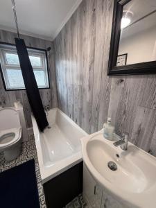 ResiLets Taylor Houseにあるバスルーム