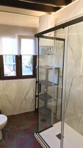 a glass shower in a bathroom with a toilet at Moöm Apartamentos Turísticos in Tíjola +23 photos