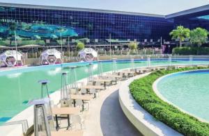 Бассейн в Zigzag Tower A- Affordable, 2 Bedroom Apartment, Sea View at Pearl 303A или поблизости