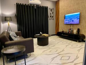 TV a/nebo společenská místnost v ubytování Asnb Residence F1 - 1BHK