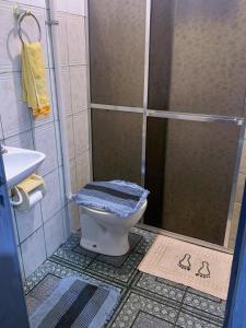 Ένα μπάνιο στο Challet pequeno a 60 metros do Centrinho