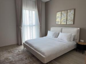 Ένα ή περισσότερα κρεβάτια σε δωμάτιο στο Large 4br Stay Yas Island Fun At Your Doorstep