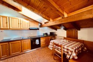 Una cocina o cocineta en Val di Sole Apartment