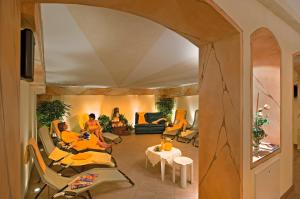 a group of people sitting in a living room at Hotel-Appartement Ferienhof in Gerlos