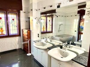 Ένα μπάνιο στο IEO Benvenuti da Tomas & Anna