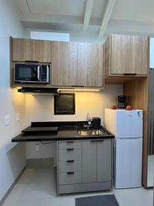 Η κουζίνα ή μικρή κουζίνα στο Apartamento Loft 3 próximo ao Shopping