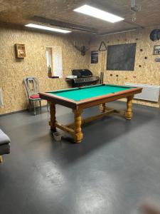a ping pong table in a room with a ping pong table at Maison style chalet in Montfroc