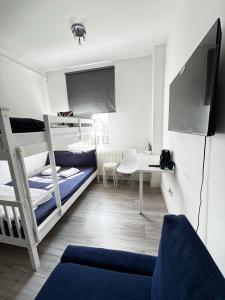 Ένα ή περισσότερα κρεβάτια σε δωμάτιο στο Family room in Zone 2