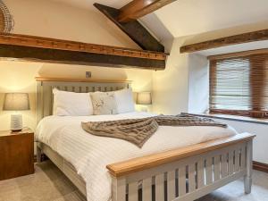 En eller flere senge i et værelse på Goal Farm Cottage + 20 billeder