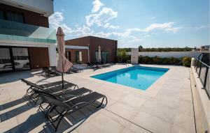 Bazén v ubytování Luxurious Apartment In Vrsi With Sauna nebo v jeho okolí