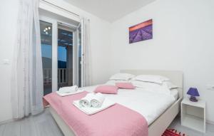 Postel nebo postele na pokoji v ubytování Cypress Paradise by Villas Guide + 37 fotografií