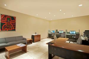 Χώρος καθιστικού στο Fiesta Inn Express Hermosillo