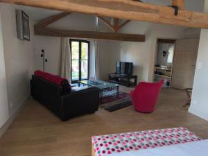 a living room with a couch and a table at L'Atelier De Dégustation in Vertus