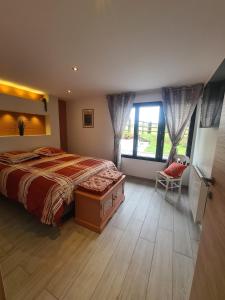 Postel nebo postele na pokoji v ubytování Gîte de la Marmite entièrement rénové à 15 min de Fécamp 6 personnes