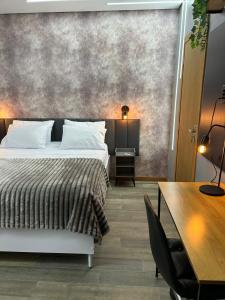 a bedroom with a bed and a table and a desk at Studio in Joinville, piscina - Pet Friendly in Joinville +30 photos