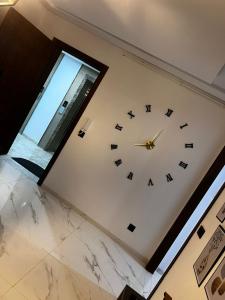 a large clock on the wall of a room at حي الواحات in Tunis