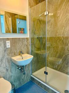 Koupelna v ubytování Donau-Iller Vermietung 24 GmbH