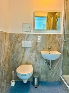 Koupelna v ubytování Donau-Iller Vermietung 24 GmbH