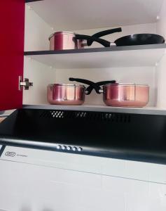 Η κουζίνα ή μικρή κουζίνα στο Entire Modern, Secure & Central Flat in Milnerton