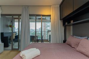 Postel nebo postele na pokoji v ubytování Loft Greige - Vista Linda, Ar Condicionado, Localização Incrível - AirPort + 23 fotografií