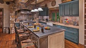 Η κουζίνα ή μικρή κουζίνα στο Pioneer Lodge