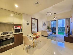 Η κουζίνα ή μικρή κουζίνα στο 2BhK Big Balcony&Canal View Waterfront dubai mall