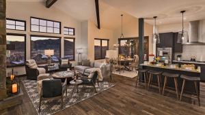 an open living room and kitchen in a house at Poma Lodge North in Steamboat Springs