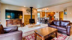 Χώρος καθιστικού στο Ravens Bungalow