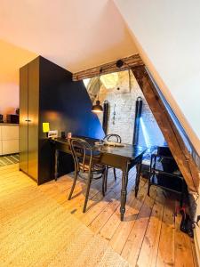 Dapur atau dapur kecil di Unique stylish studio in top location